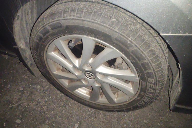 Used Mazda 5 2013 2.0L Automatic Comfort Edition Right Front Wheel Hub