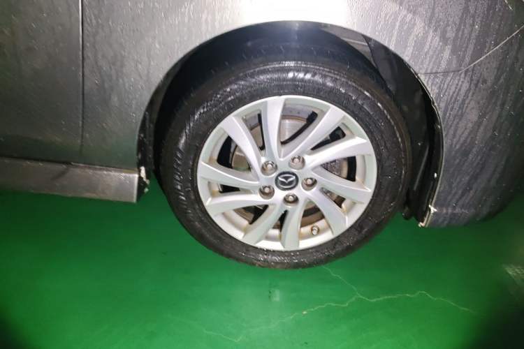 Used Mazda 5 2013 2.0L Automatic Comfort Edition Right Front Wheel Hub
