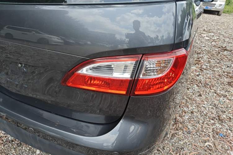 Used Mazda 5 2013 2.0L Automatic Luxury Edition Right Rear Taillight