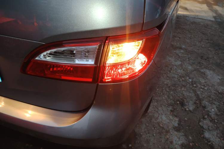 Used Mazda 5 2013 2.0L Automatic Luxury Edition Right Rear Taillight