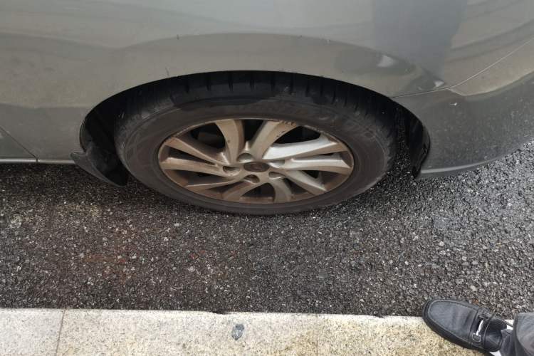 Used Mazda 5 2013 2.0L Manual Comfort Version Right Front Wheel Hub