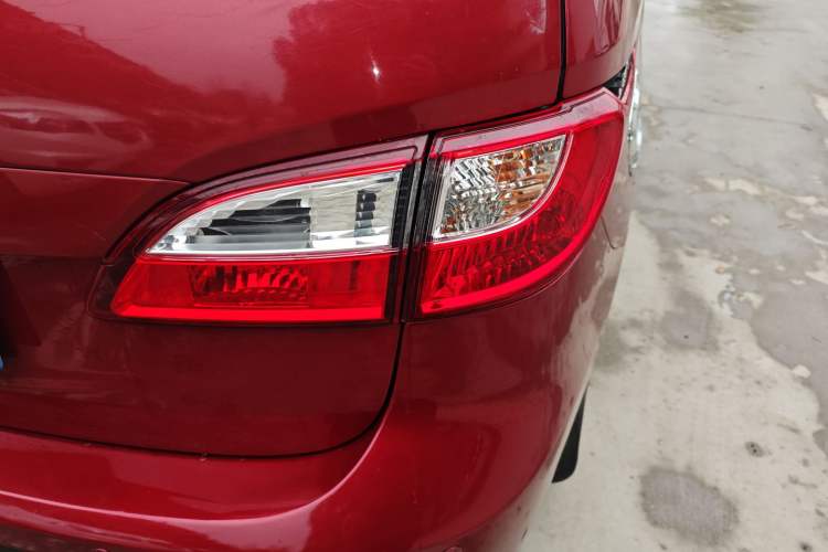 Used Mazda 5 2013 2.0L Automatic Luxury Edition Exterior 3