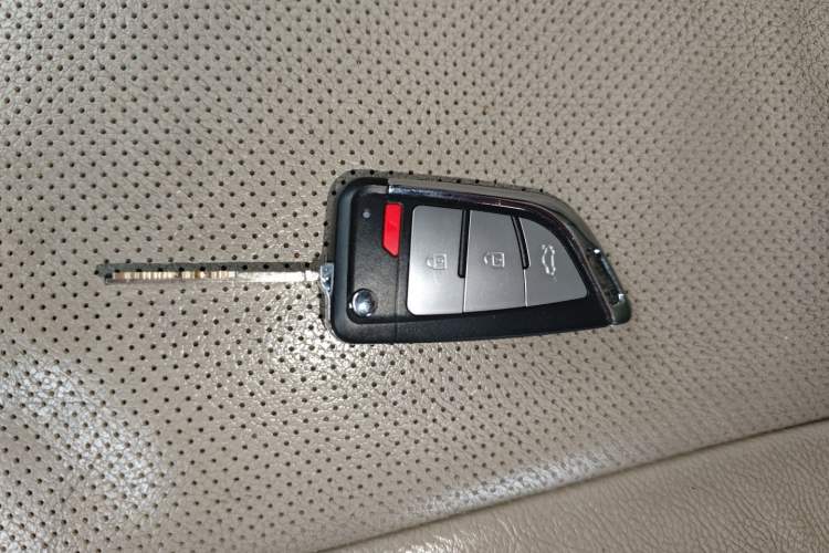 Used Mazda 5 2013 2.0L Automatic Luxury Edition Interior 1