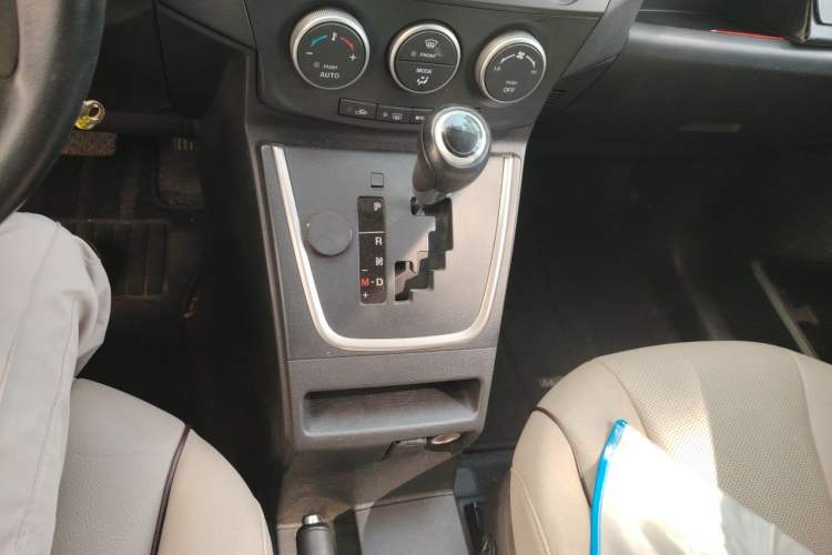 Used Mazda 5 2013 2.0L Automatic Luxury Edition Gear Lever