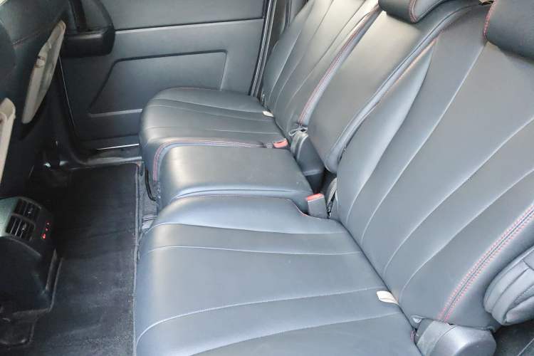 Used Mazda 5 2013 2.0L Automatic Comfort Edition Interior 4