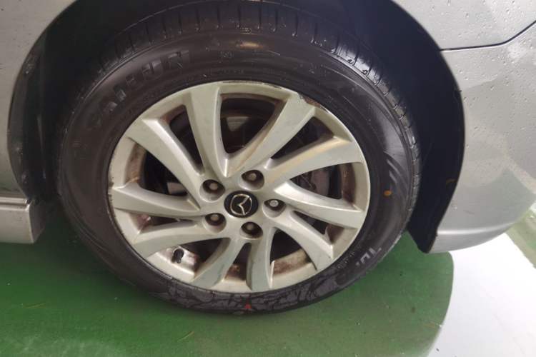 Used Mazda 5 2013 2.0L Automatic Luxury Edition Right Front Wheel Hub