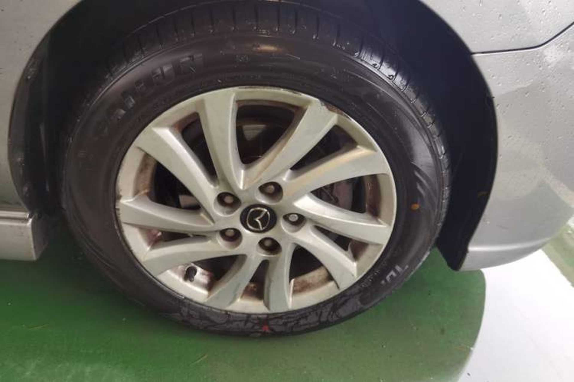 Used Mazda 5 2013 2.0L Automatic Luxury Edition Right Front Wheel Hub