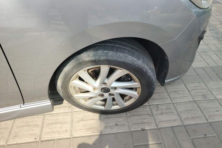Used Mazda 5 2013 2.0L Automatic Luxury Edition Right Front Wheel Hub