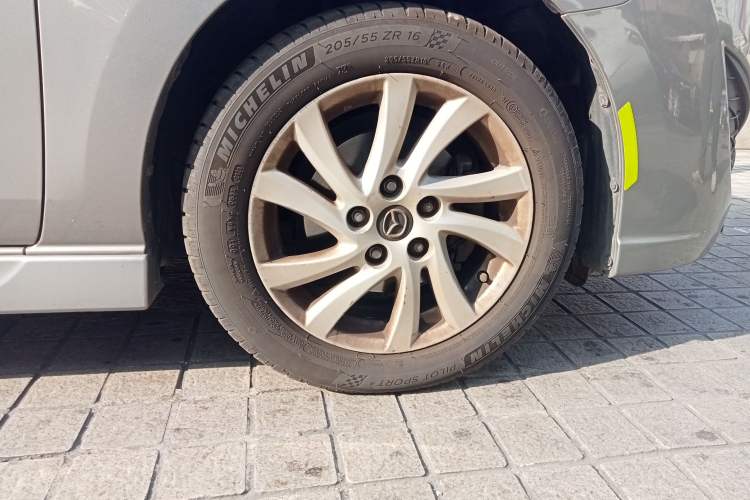 Used Mazda 5 2013 2.0L Automatic Luxury Edition Right Front Wheel Hub