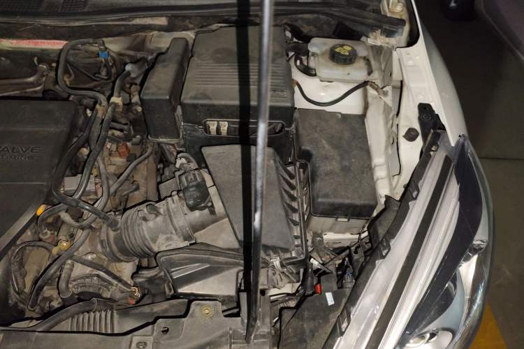 Used Mazda 5 2013 2.0L Automatic Comfort Edition Engine Bay Left