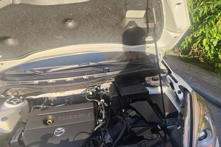 Used Mazda 5 2013 2.0L Automatic Comfort Edition Engine Bay Left