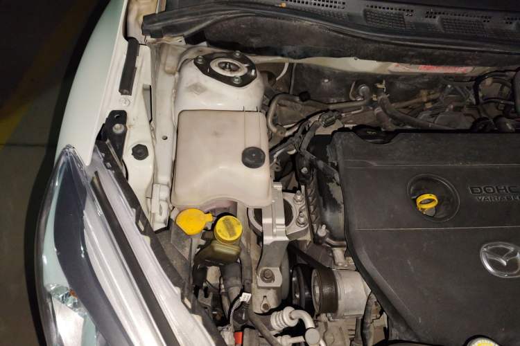 Used Mazda 5 2013 2.0L Automatic Comfort Edition Engine Bay Right