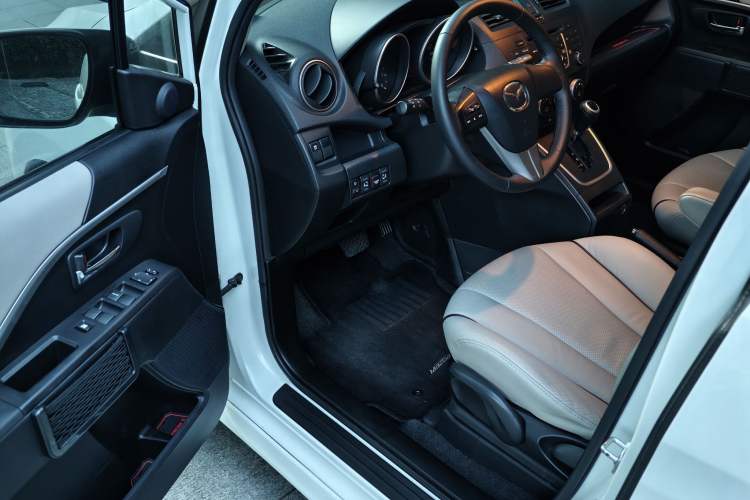 Used Mazda 5 2013 2.0L Automatic Luxury Edition Interior 3