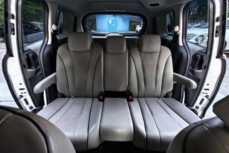 Used Mazda 5 2013 2.0L Automatic Luxury Edition Interior 4