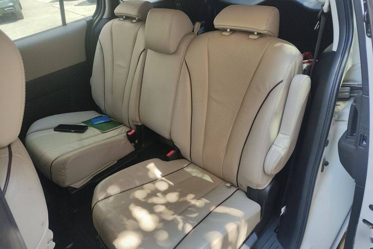 Used Mazda 5 2013 2.0L Automatic Luxury Edition Interior 4