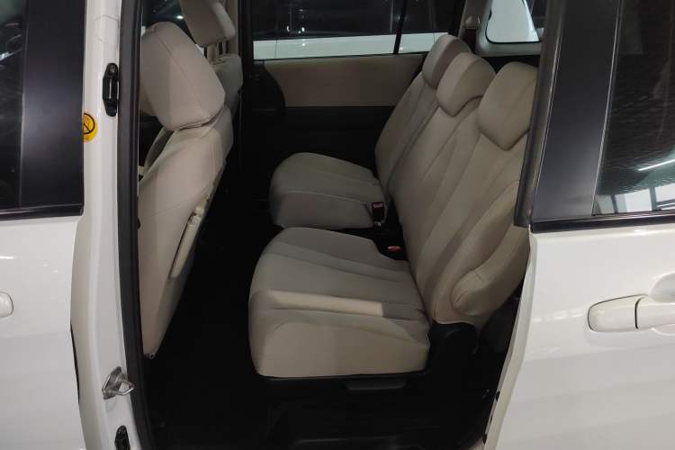 Used Mazda 5 2013 2.0L Manual Comfort Version Interior 4