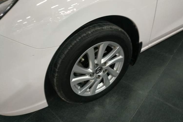 Used Mazda 5 2013 2.0L Automatic Comfort Edition Left Front Wheel Hub