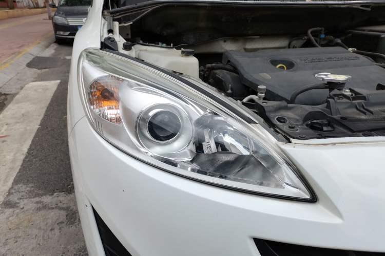 Used Mazda 5 2013 2.0L Automatic Comfort Edition Right Front Headlight