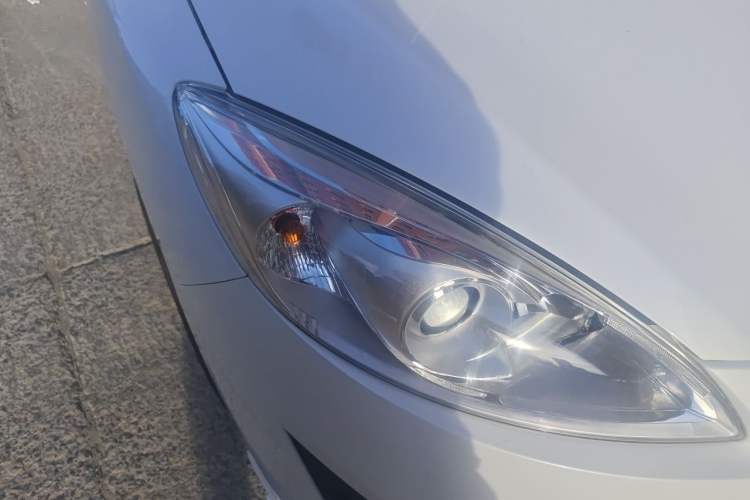 Used Mazda 5 2013 2.0L Automatic Comfort Edition Right Front Headlight