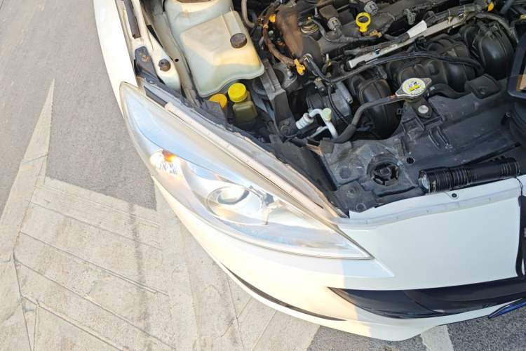 Used Mazda 5 2013 2.0L Automatic Luxury Edition Right Front Headlight
