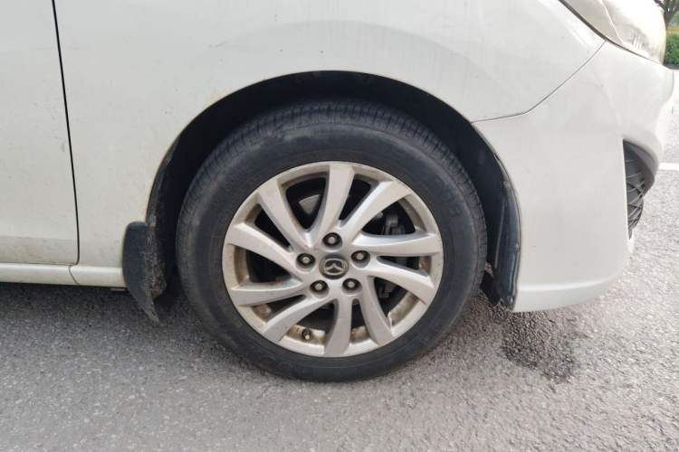 Used Mazda 5 2013 2.0L Automatic Comfort Edition Right Front Wheel Hub