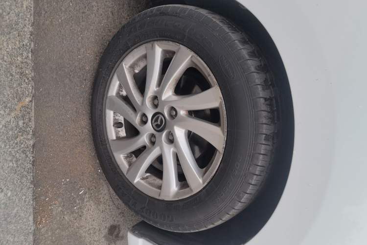 Used Mazda 5 2013 2.0L Automatic Luxury Edition Right Front Wheel Hub