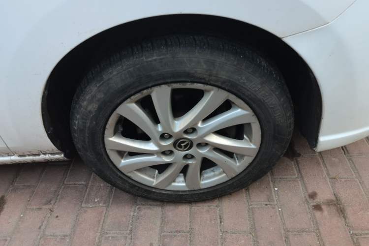 Used Mazda 5 2013 2.0L Automatic Comfort Edition Right Front Wheel Hub