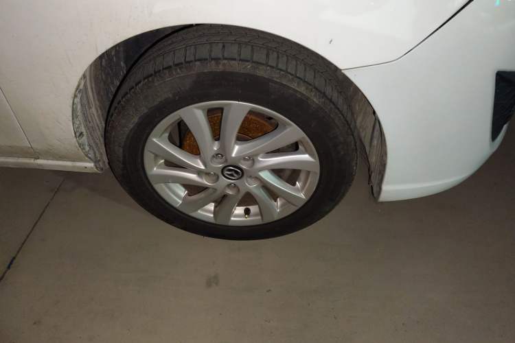 Used Mazda 5 2013 2.0L Automatic Comfort Edition Right Front Wheel Hub