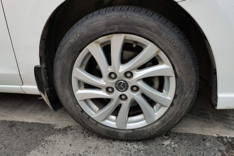 Used Mazda 5 2013 2.0L Automatic Comfort Edition Right Front Wheel Hub