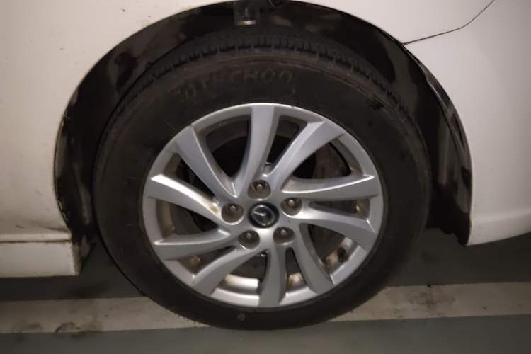 Used Mazda 5 2013 2.0L Automatic Luxury Edition Right Front Wheel Hub