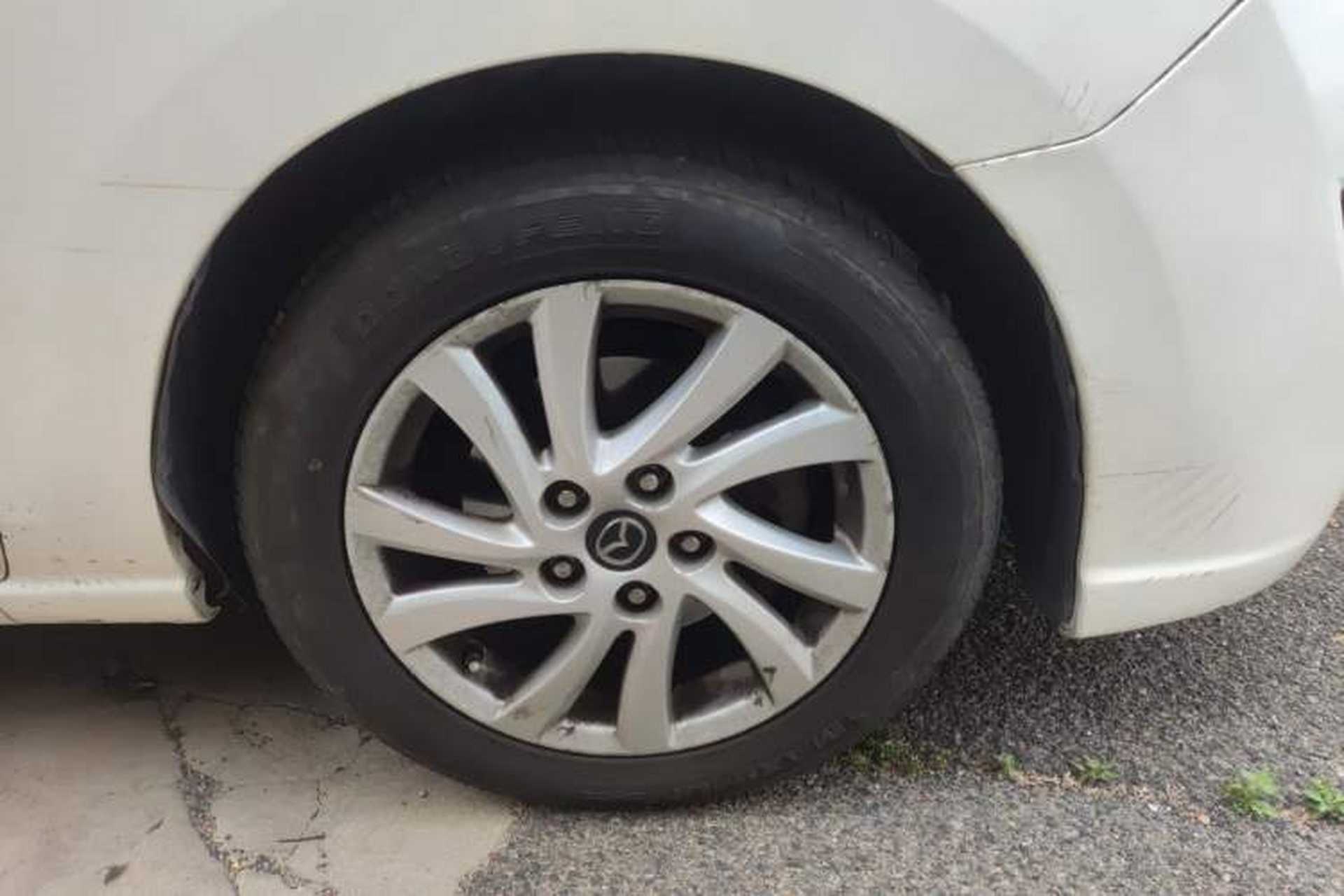 Used Mazda 5 2013 2.0L Automatic Comfort Edition Right Front Wheel Hub