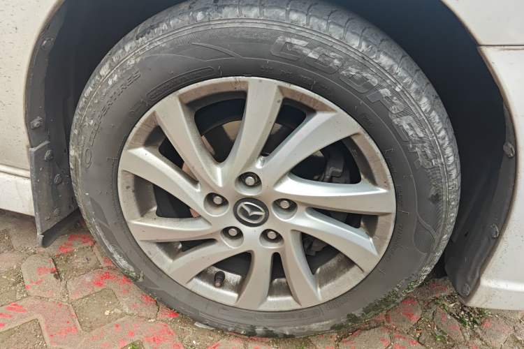 Used Mazda 5 2013 2.0L Automatic Luxury Edition Right Front Wheel Hub