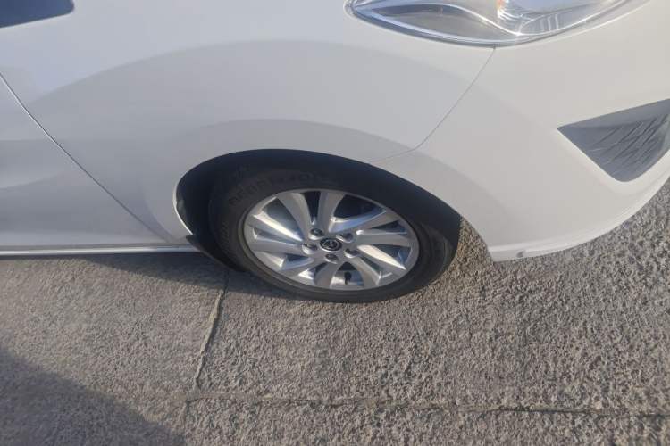 Used Mazda 5 2013 2.0L Automatic Comfort Edition Right Front Wheel Hub