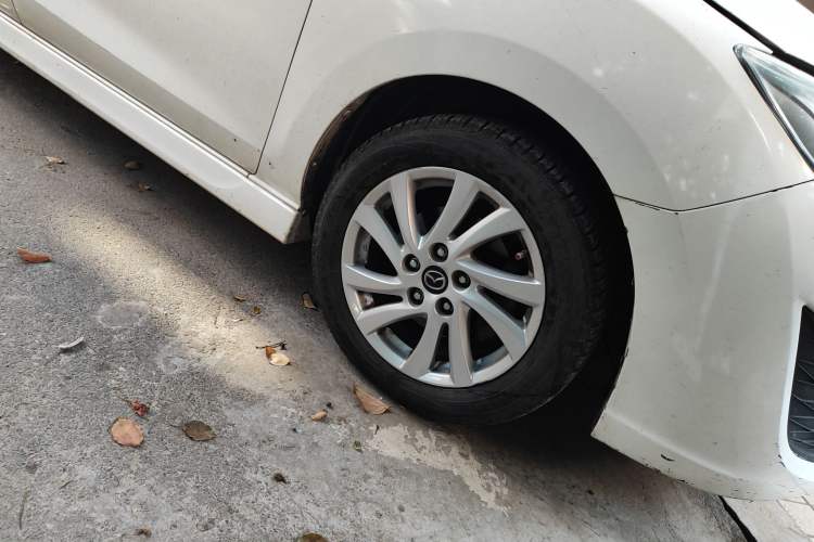 Used Mazda 5 2013 2.0L Automatic Luxury Edition Right Front Wheel Hub