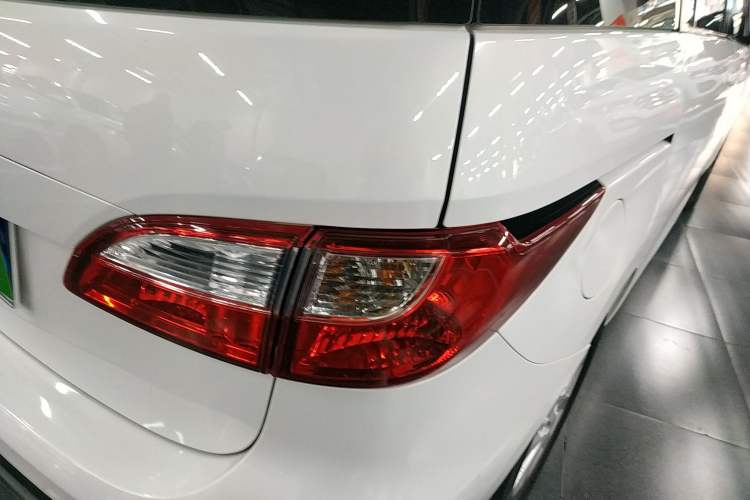 Used Mazda 5 2013 2.0L Automatic Comfort Edition Right Rear Taillight