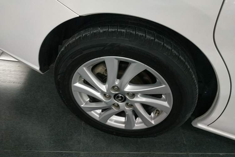 Used Mazda 5 2013 2.0L Automatic Comfort Edition Right Rear Wheel Hub