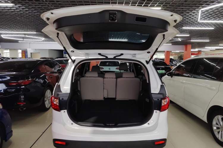 Used Mazda 5 2013 2.0L Manual Comfort Version Trunk