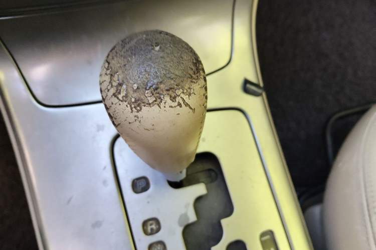 Used Mazda 6 2004 2.3L Automatic Luxury Version Gear Lever