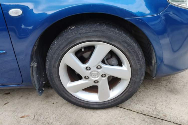 Used Mazda 6 2004 2.3L Automatic Luxury Version Right Front Wheel Hub