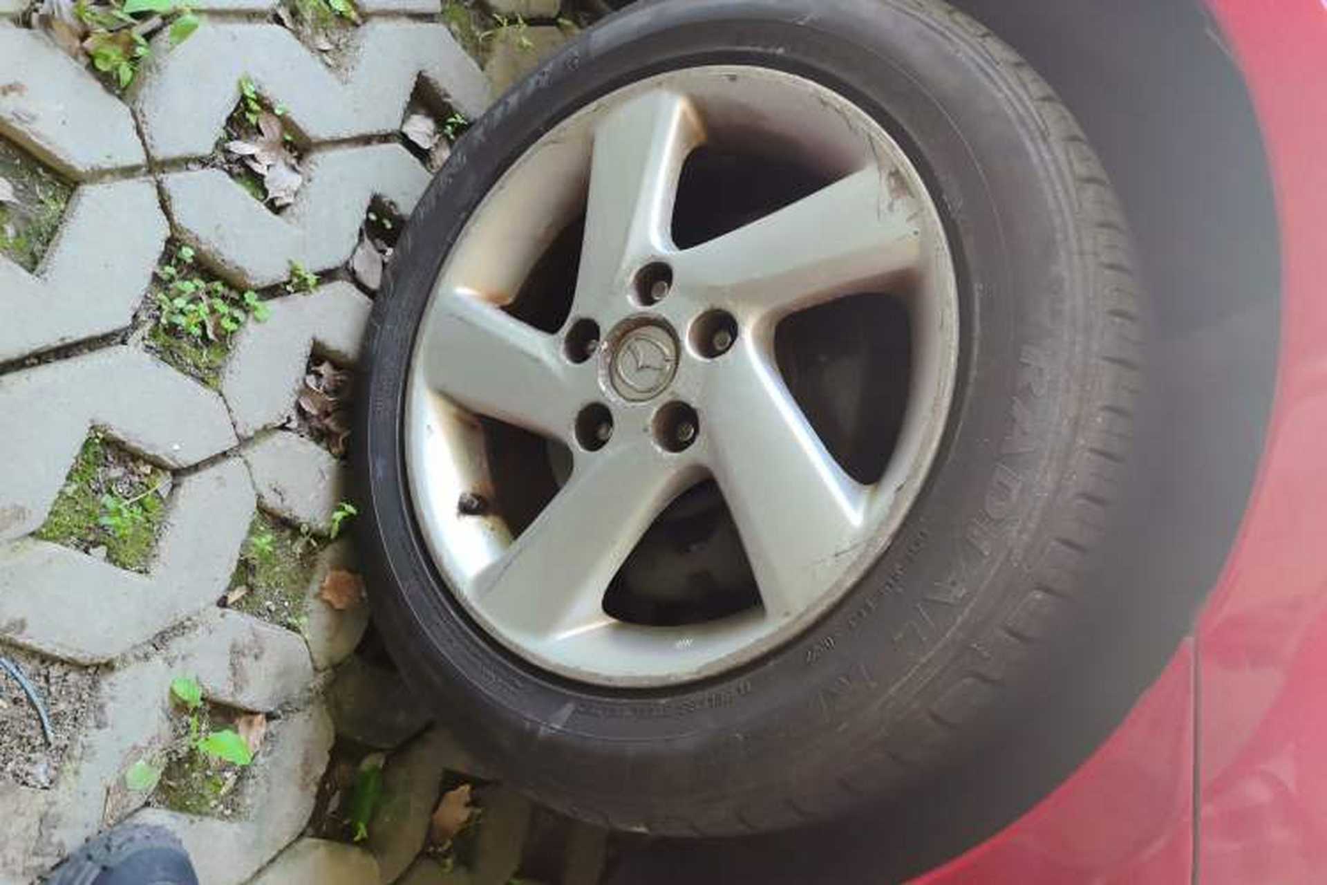 Used Mazda 6 2004 2.3L Automatic Luxury Version Right Front Wheel Hub