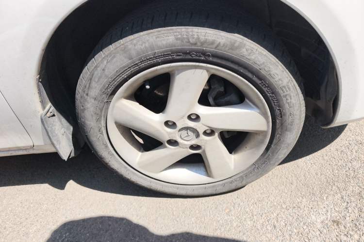 Used Mazda 6 2004 2.0L Automatic Luxury Version Right Front Wheel Hub