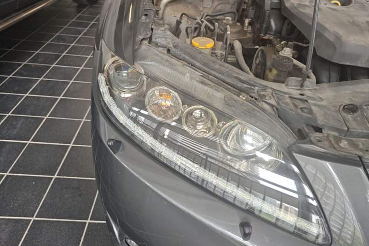 Used Mazda 6 2006 Wagon 2.3L Automatic Model Right Front Headlight