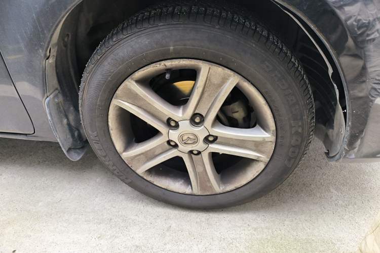 Used Mazda 6 2007 2.0L Automatic Luxury Version Right Front Wheel Hub