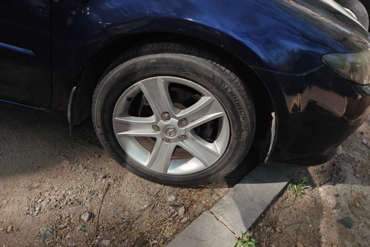 Used Mazda 6 2007 2.0L Automatic Luxury Version Right Front Wheel Hub