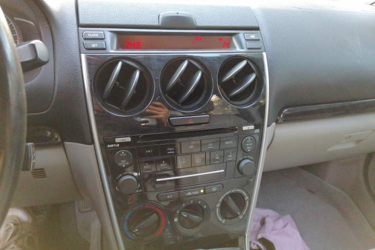 Used Mazda 6 2007 2.0L Automatic Luxury Version Audio And AC Panel