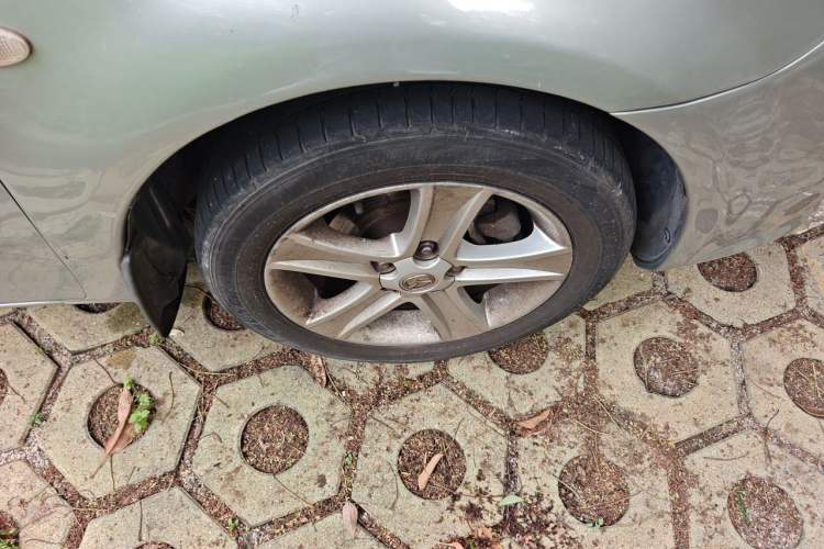 Used Mazda 6 2007 2.0L Automatic Luxury Version Right Front Wheel Hub