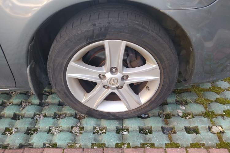 Used Mazda 6 2007 2.0L Automatic Luxury Version Right Front Wheel Hub