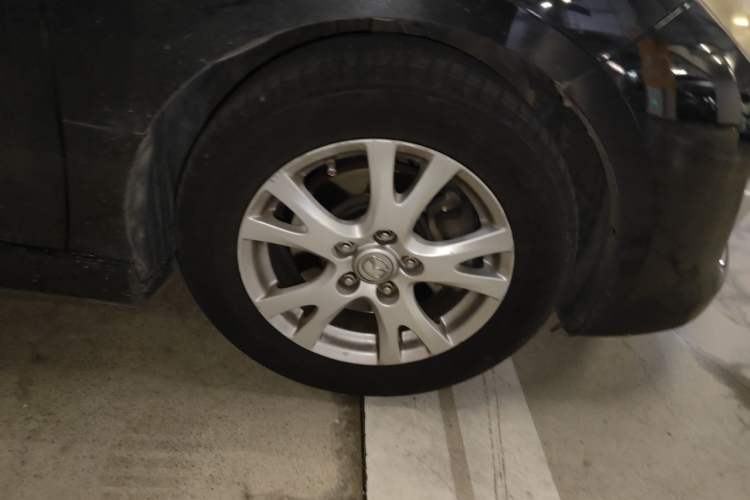 Used Mazda 6 2010 Coupe 2.0L Automatic Luxury Edition Right Front Wheel Hub
