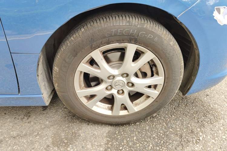 Used Mazda 6 2010 2.0L Automatic Luxury Edition Right Front Wheel Hub