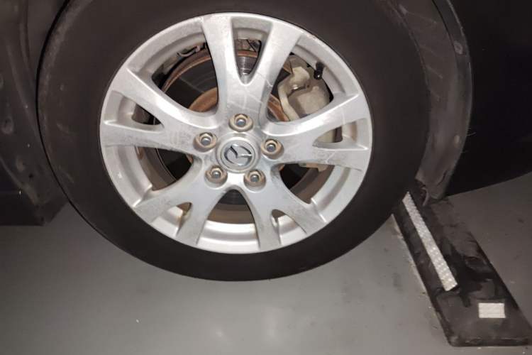 Used Mazda 6 2010 Coupe 2.5L Automatic Supreme Edition Right Front Wheel Hub
